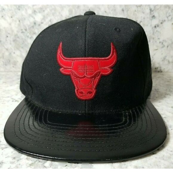 Chicago Bulls NBA 1996 Finals Patent Leather Bill Mitchell & Ness‎ Snapback Hat - Picture 1 of 10